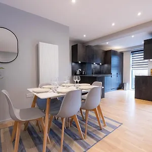 Luxurious Hackney Near Train Station Londra